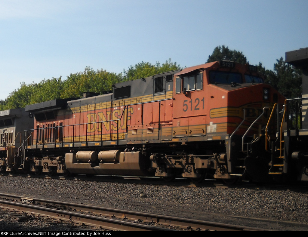 BNSF 5121